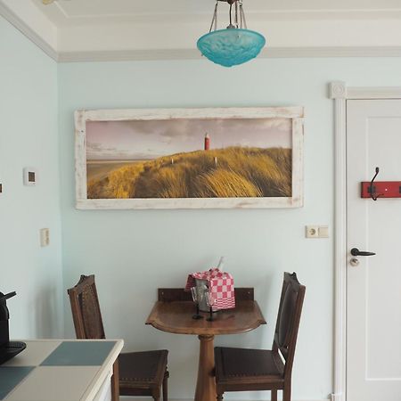 B&B Bureau Warmoesstraat Den Burg Bagian luar foto