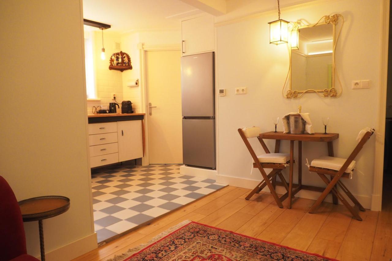 B&B Bureau Warmoesstraat Den Burg Bagian luar foto