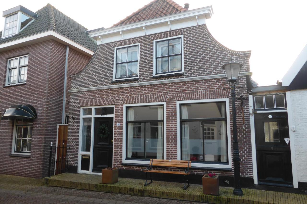 B&B Bureau Warmoesstraat Den Burg Bagian luar foto