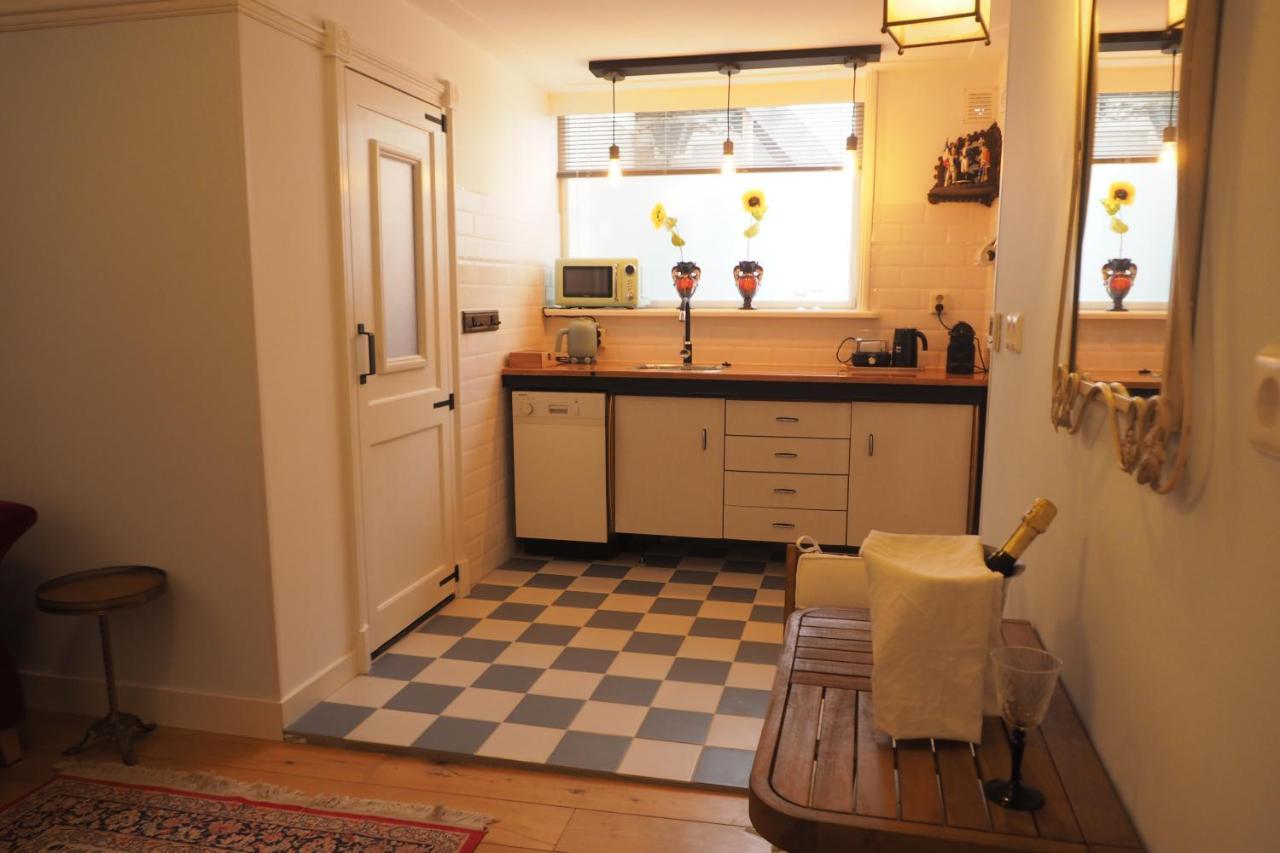B&B Bureau Warmoesstraat Den Burg Bagian luar foto