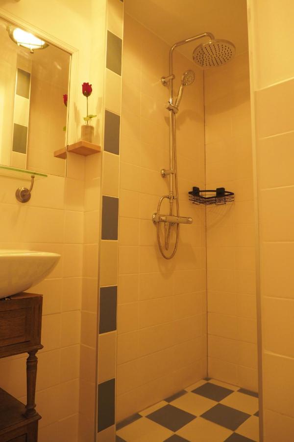B&B Bureau Warmoesstraat Den Burg Bagian luar foto