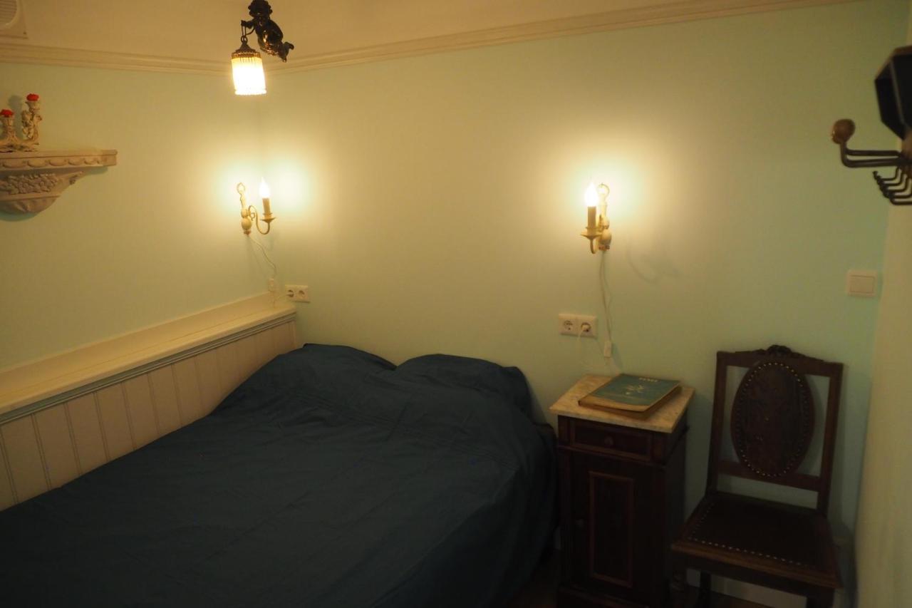 B&B Bureau Warmoesstraat Den Burg Bagian luar foto