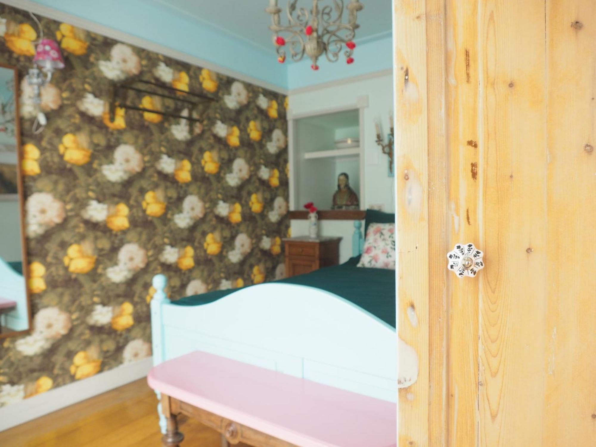 B&B Bureau Warmoesstraat Den Burg Bagian luar foto